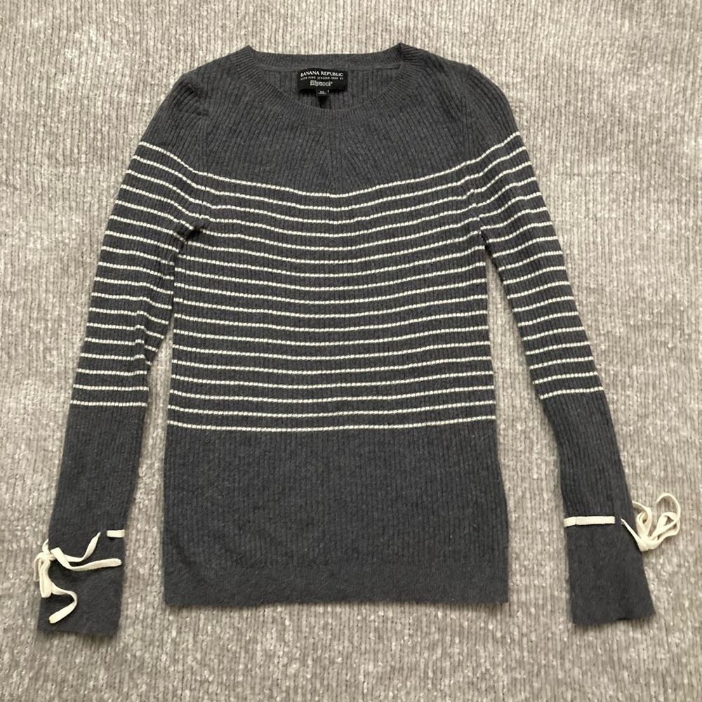 Banana Republic Italian Wool Sweater XS Gray Stripe Wrist Tie Ribbed